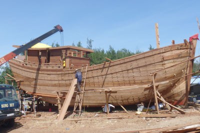 Fisherman Pham Phong Trong is building a new 420CV vessel in Phu Yen Province (Photo: SGGP) Fisherman Pham Phong Trong is building a new 420CV vessel in Phu Yen Province (Photo: SGGP)